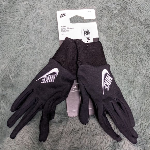 Nike Accessories - NWT: Nike Club Fleece Gloves, Black, Womens, Small (Touchscreen Able)